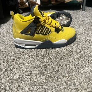 Thunder Jordan Yellow and Black Sneakers